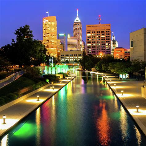 Indianapolis downtown indianapolis - This Indianapolis hotel is connected by a covered sky-bridge to the Circle Center Mall and Indiana Convention Center. Guest rooms at The Westin Indianapolis provide coffee facilities with Starbucks coffee. The rooms are equipped with flat-screen TVs, refrigerator, and pay-per-view movies. Internet access and ironing facilities are also available.